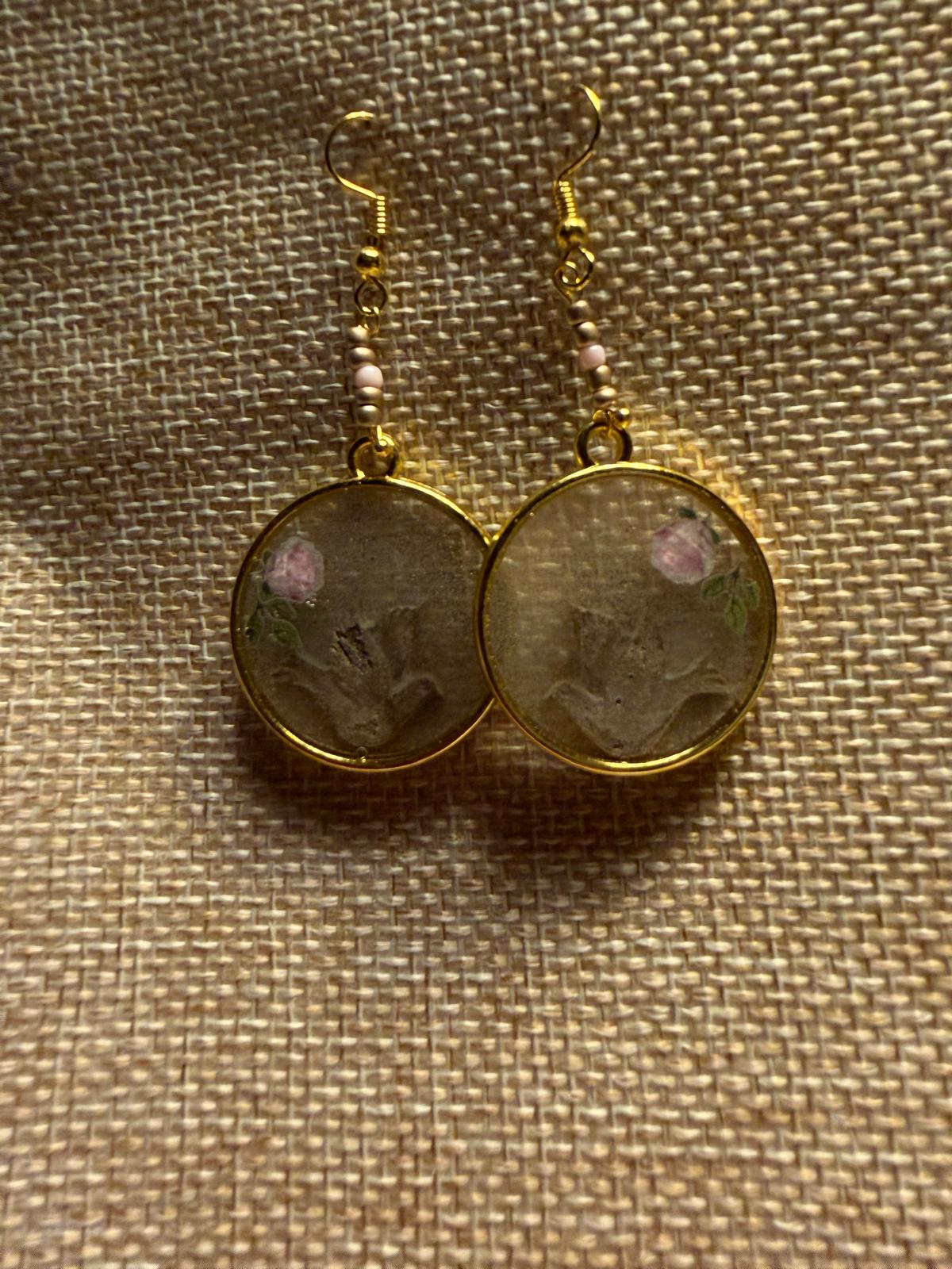 Oorhangers met Rozen in Hars, Ear Wires with Roses in Resin