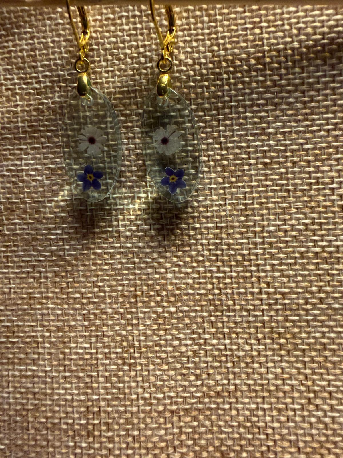 Oorhangers met Paarse Bloemen, Ear Wires with Purple Flowers